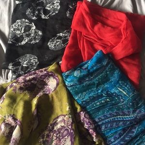 Lot of infinity scarves